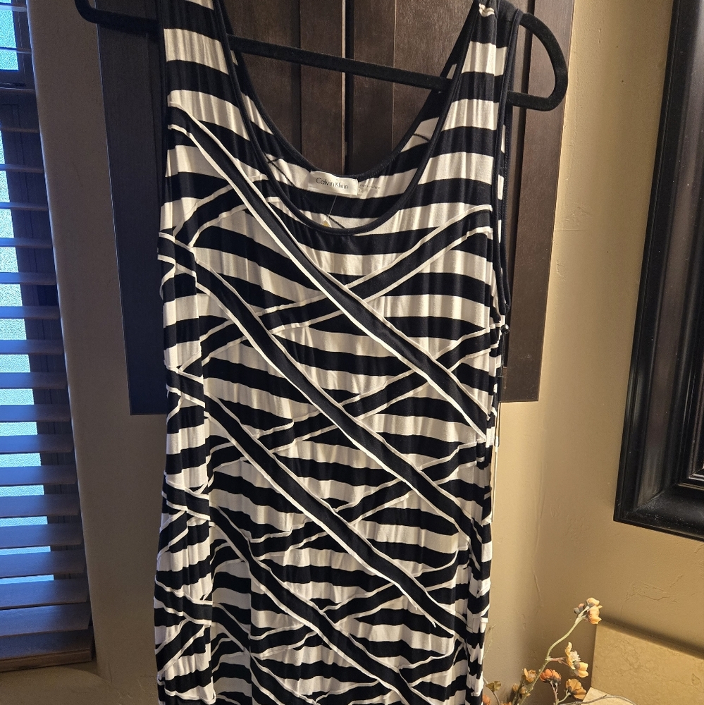Calvin Klein Black and White Knee-Length Sleeveless Sheath Dress. NWT